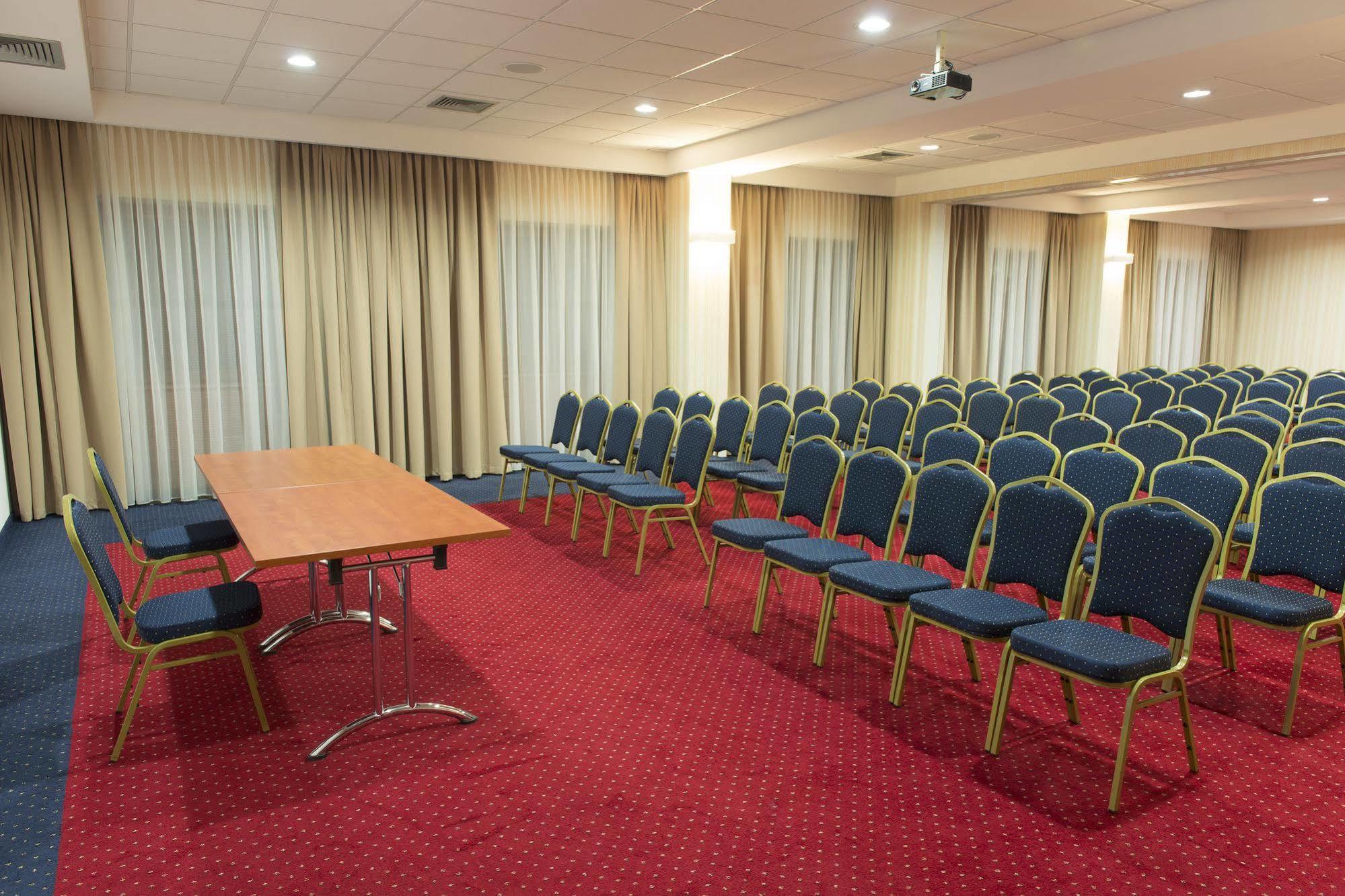 Business Hotel Vega ורוצלב מראה חיצוני תמונה